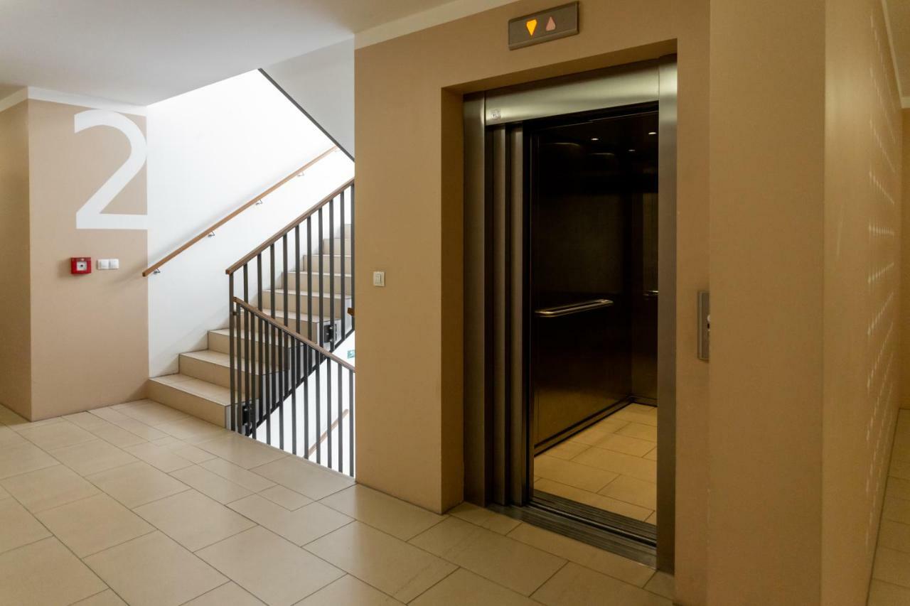 Prague Days - Family 2Bdr Apt - Garage Parking - Balcony 외부 사진