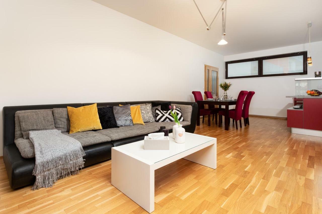 Prague Days - Family 2Bdr Apt - Garage Parking - Balcony 외부 사진