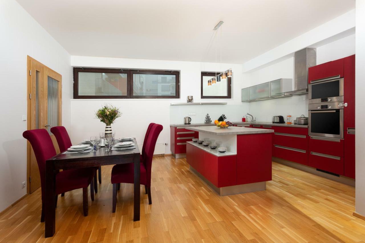 Prague Days - Family 2Bdr Apt - Garage Parking - Balcony 외부 사진