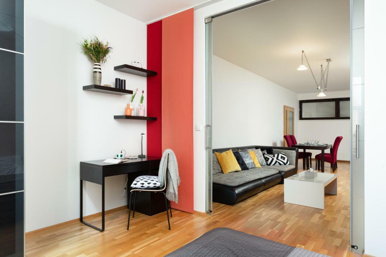 Prague Days - Family 2Bdr Apt - Garage Parking - Balcony 외부 사진